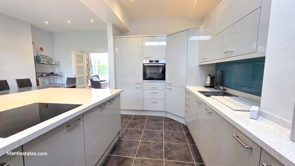 Property photo 3 of 28 Kitchen