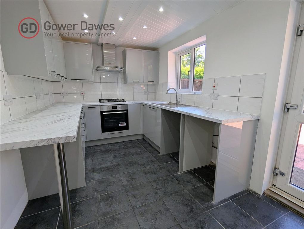 Property photo 2 of 16 Kitchen