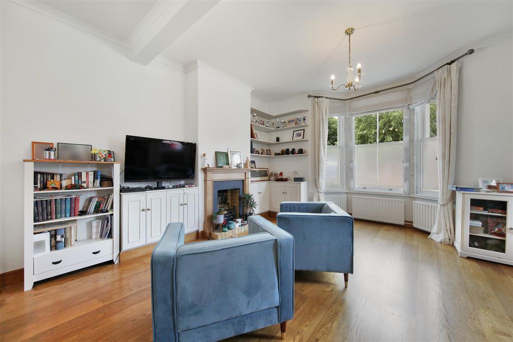 Property photo 2 of 15 Felsham Road
