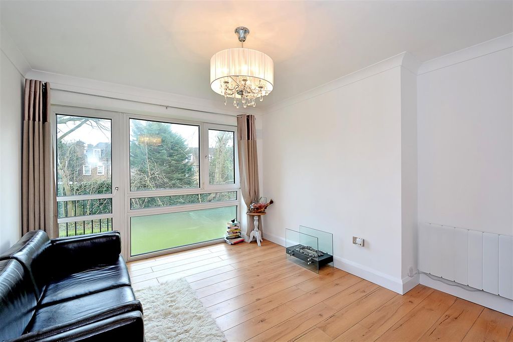 Property photo 3 of 11