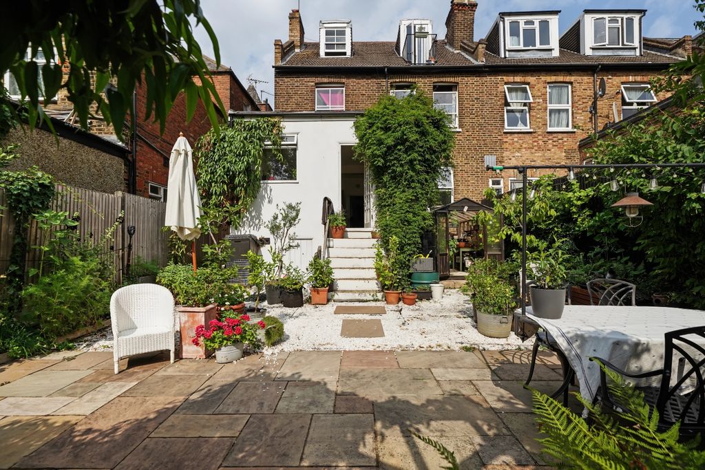 Property photo 2 of 17 5286372