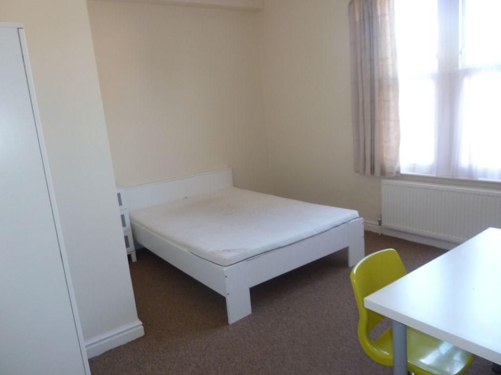 Property photo 1 of 8 A Bright And Tidy Double Bedroom Featuring A White...