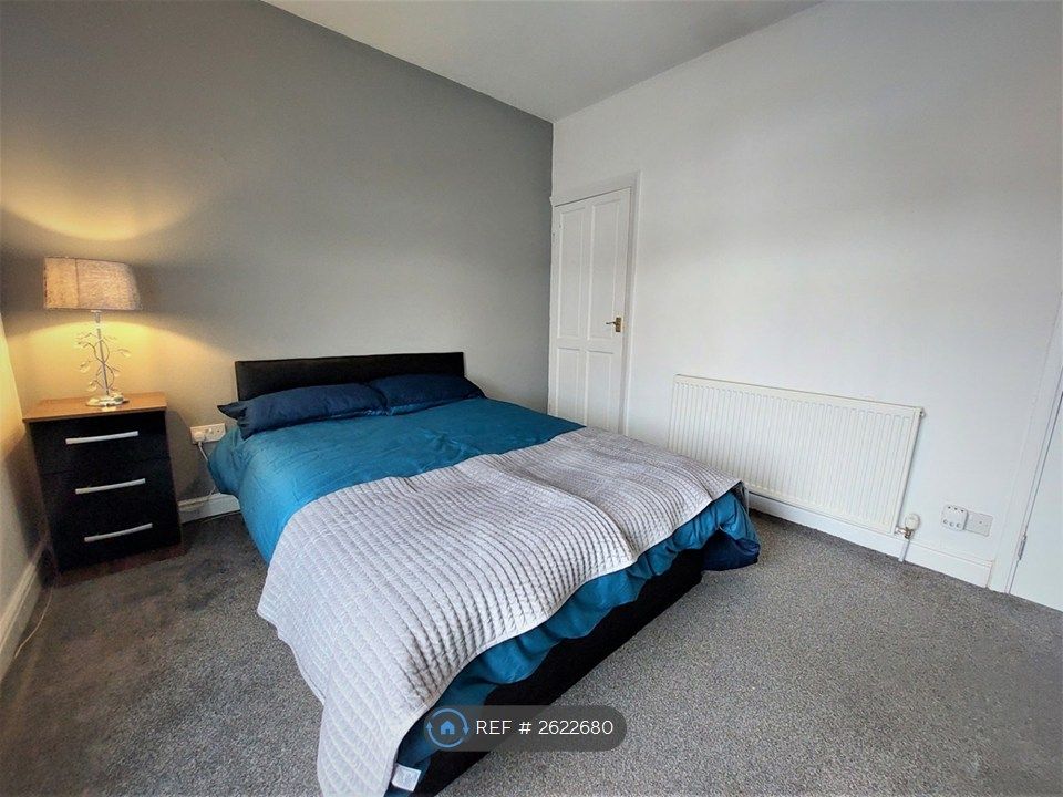 Property photo 3 of 8 Room 3 Great Double Room - Let