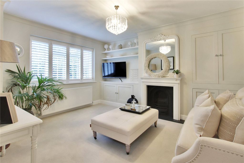 Property photo 2 of 16 Sitting Room