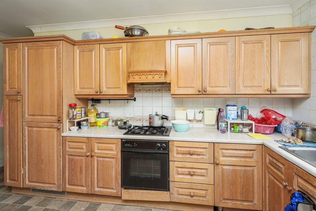 Property photo 3 of 23