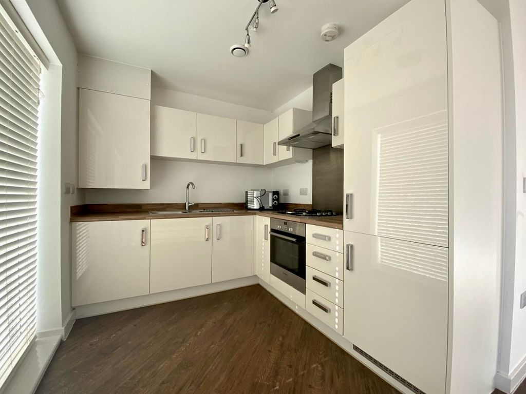 Property photo 3 of 9 Kitchen