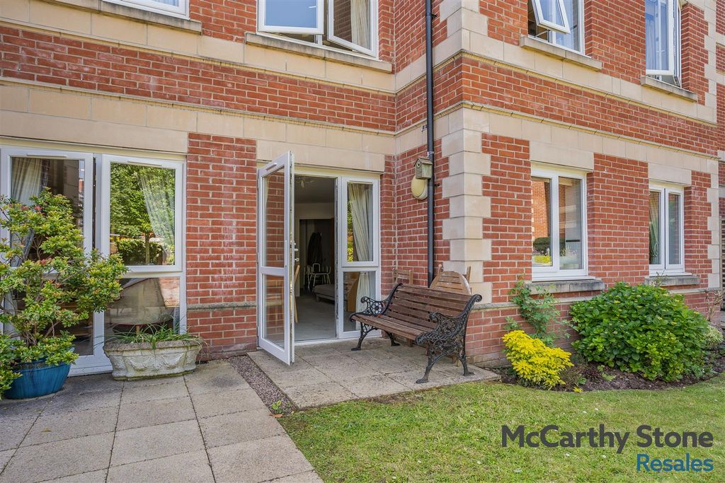 Property photo 2 of 22 8693042-Exterior04.Jpg