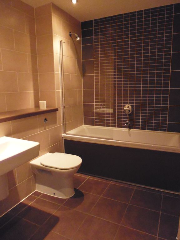 Property photo 3 of 9 Bathroom