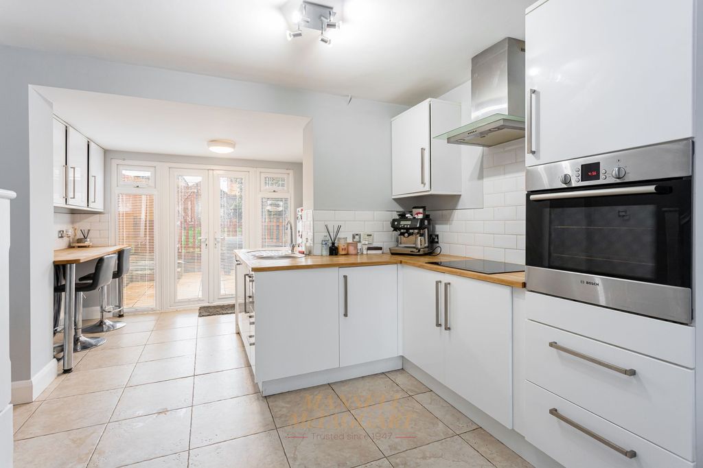 Property photo 3 of 18