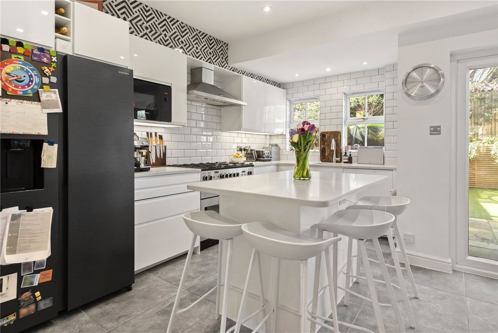 Property photo 3 of 16 Kitchen