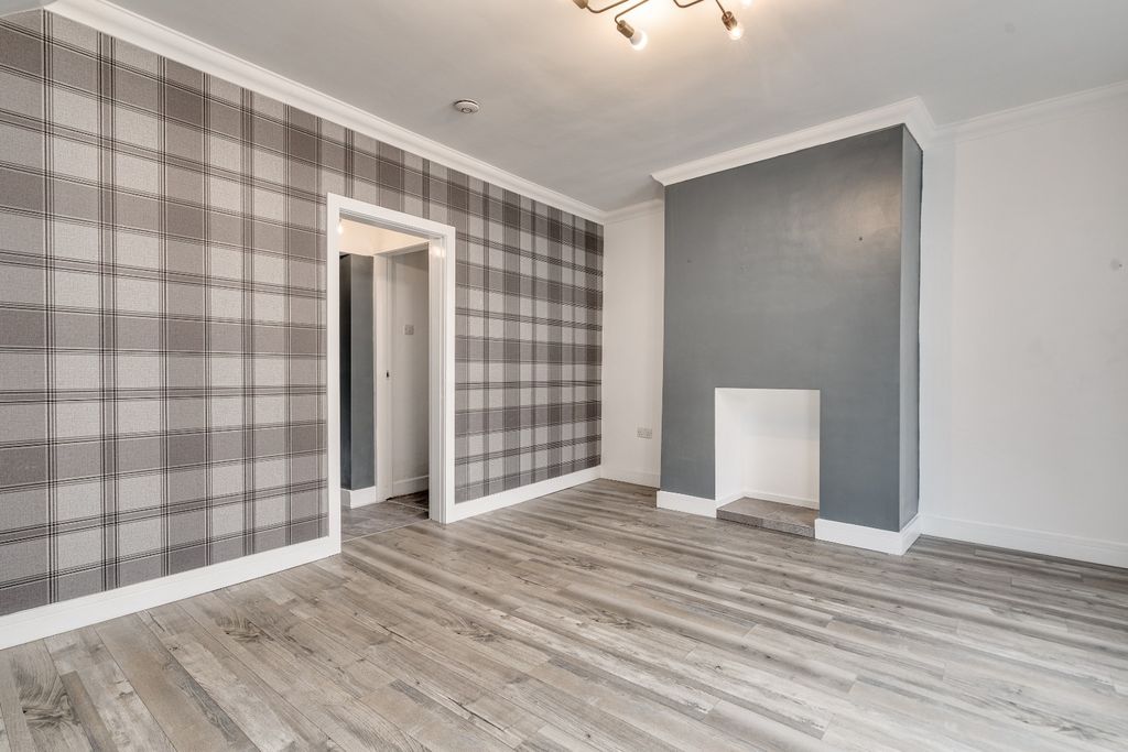 Property photo 3 of 15 4819123