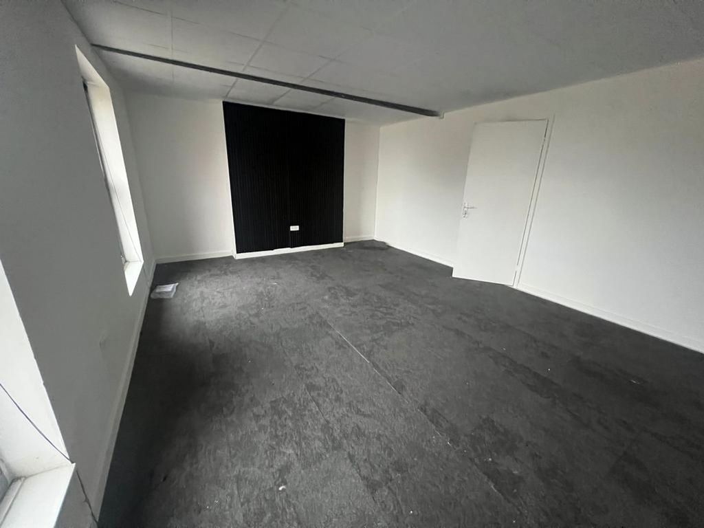 Property photo 3 of 4