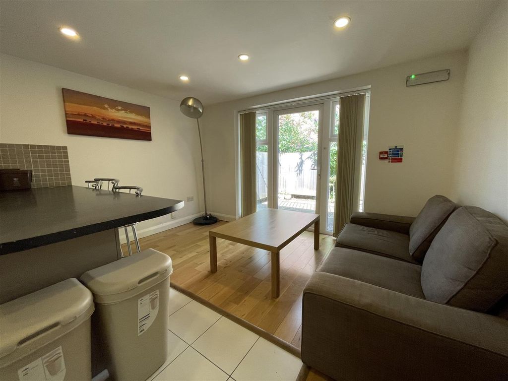 Property photo 3 of 8 Img_5111.Jpg