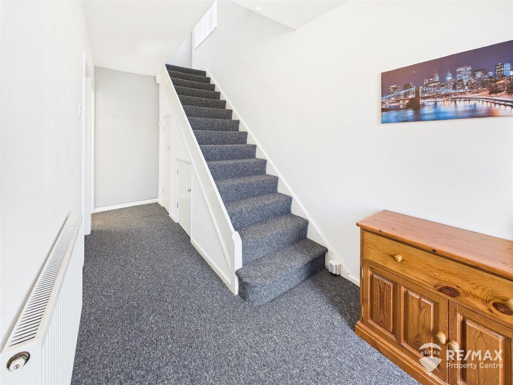 Property photo 2 of 20 Entrance Hall.Jpg