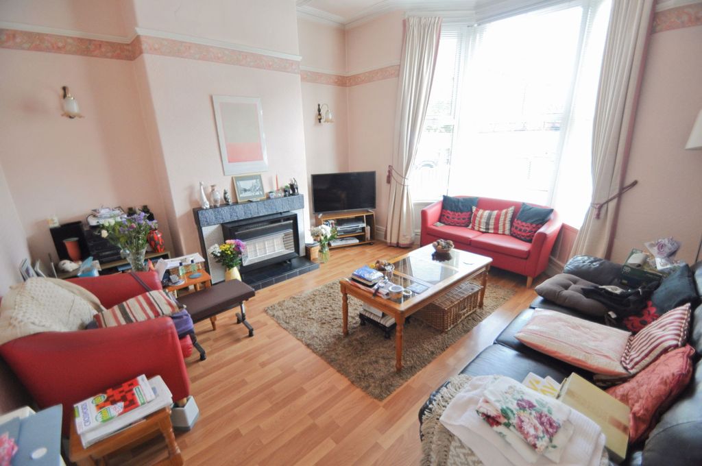 Property photo 2 of 27