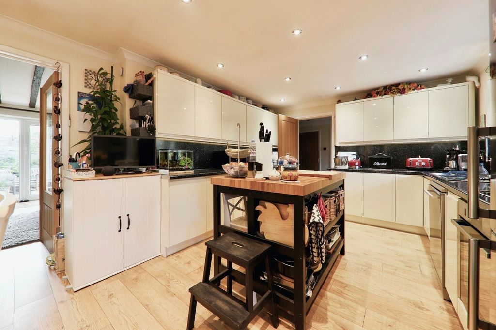 Property photo 3 of 20 4411865