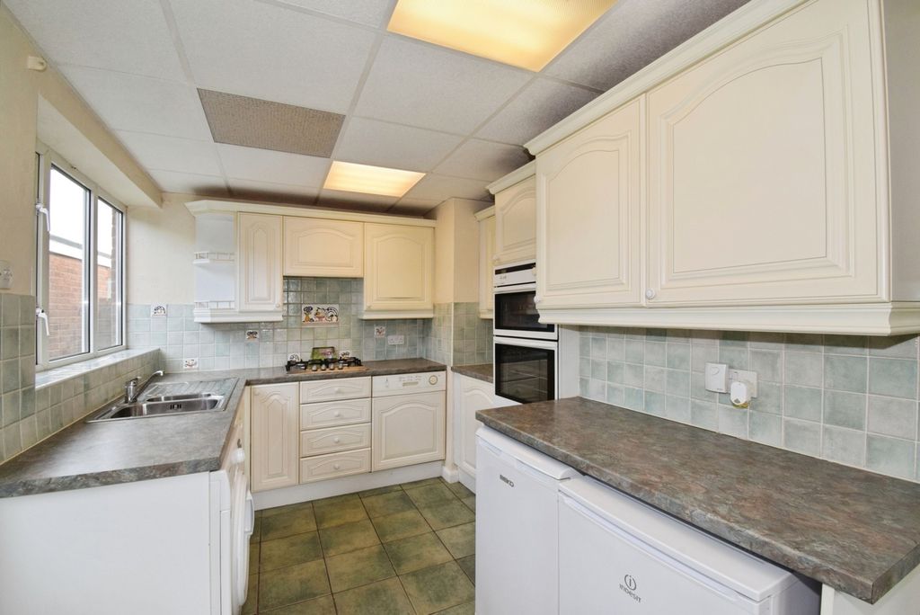 Property photo 3 of 17 Kitchen Diner