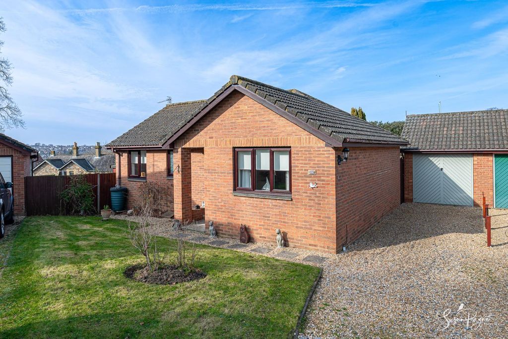 Property photo 1 of 21 5 Sadlers Close