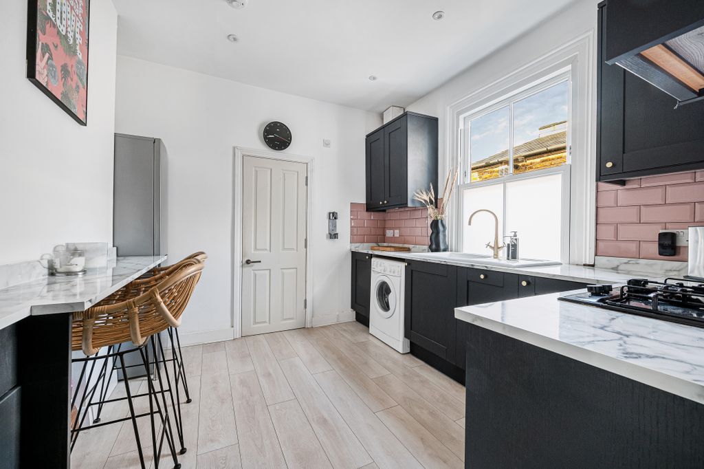 Property photo 3 of 9 First Floor Flat, 24 Mafeking Avenue-5