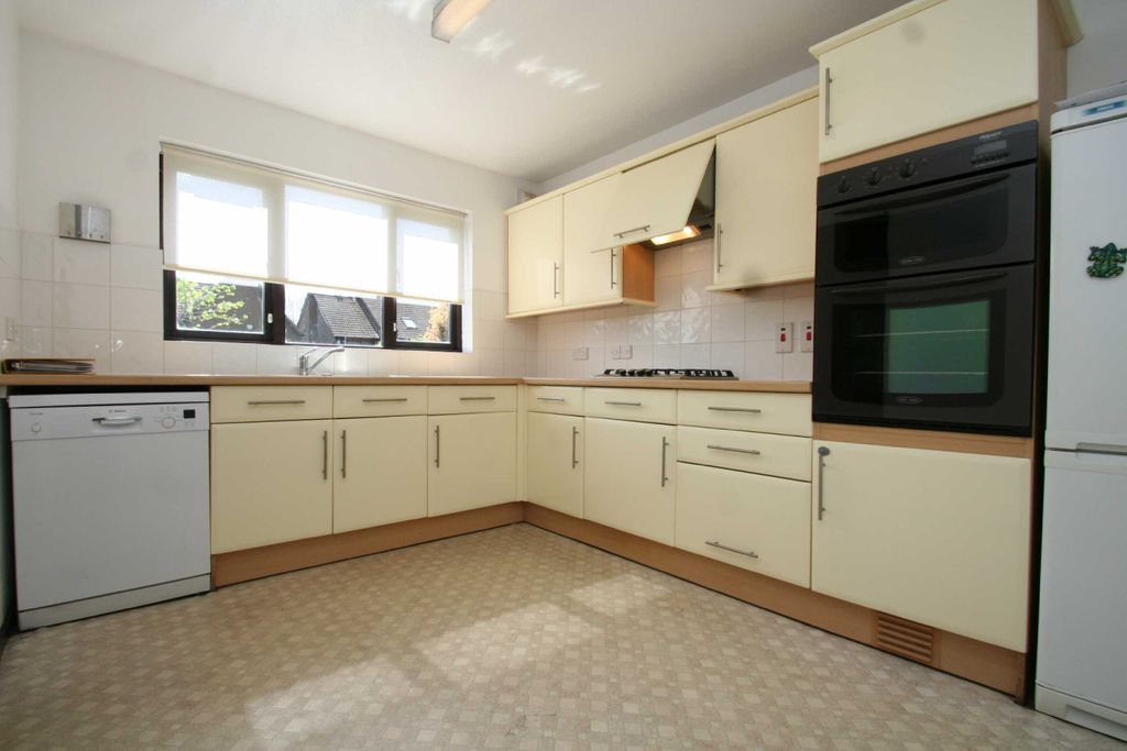 Property photo 3 of 7 Kitchen