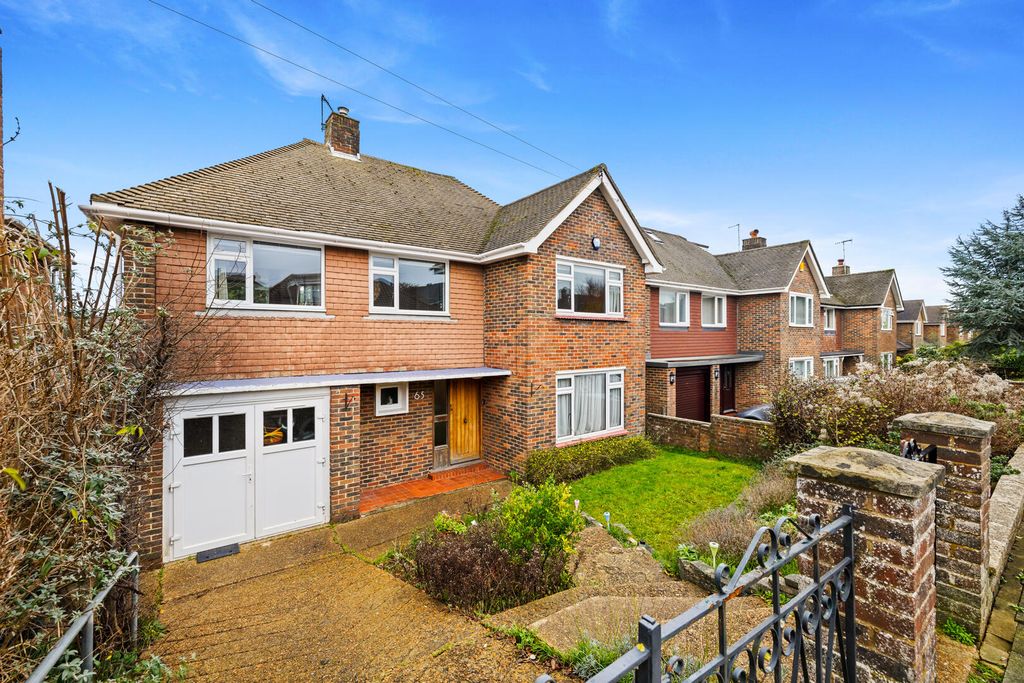 Property photo 3 of 17 Front (Exterior)