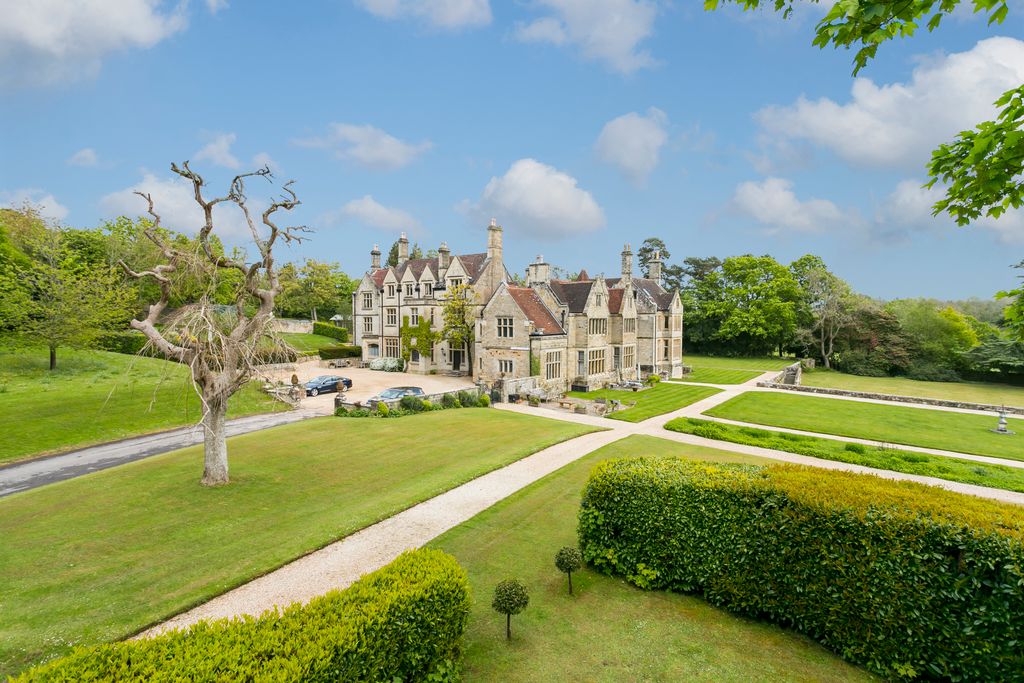 Property photo 1 of 21