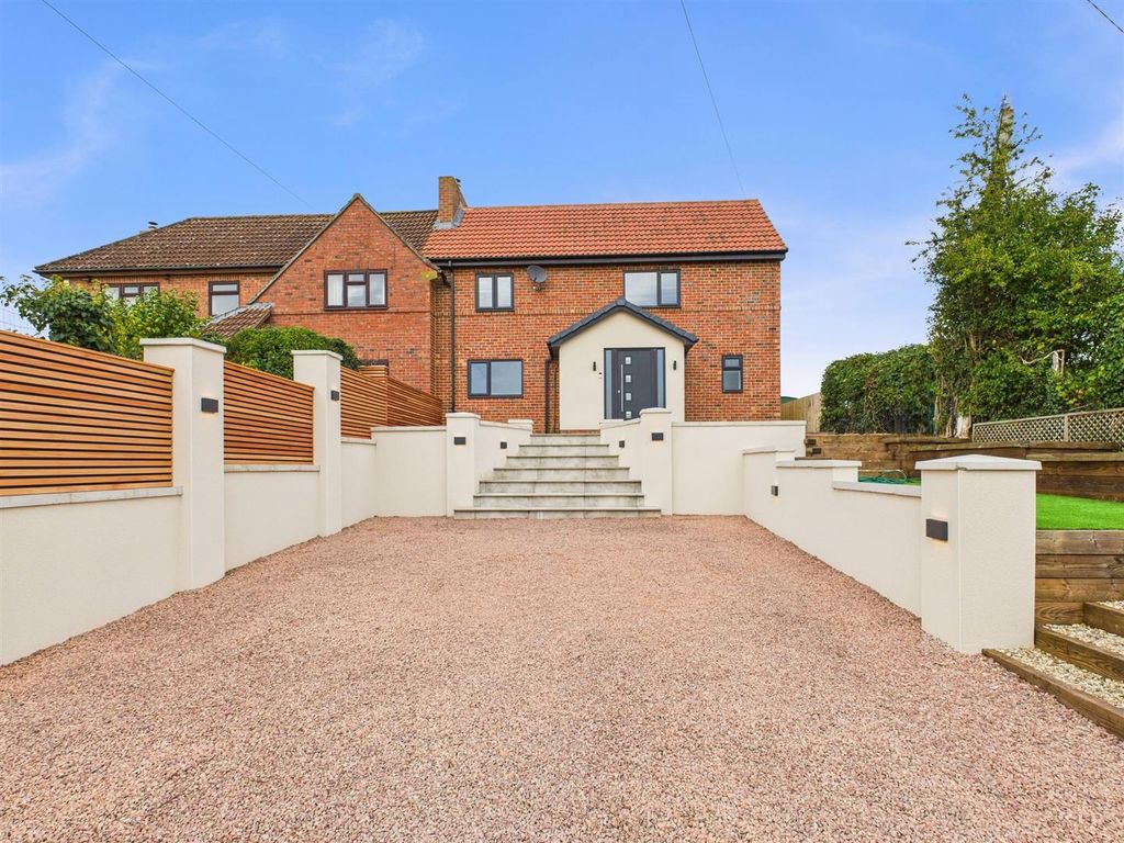 Property photo 2 of 31