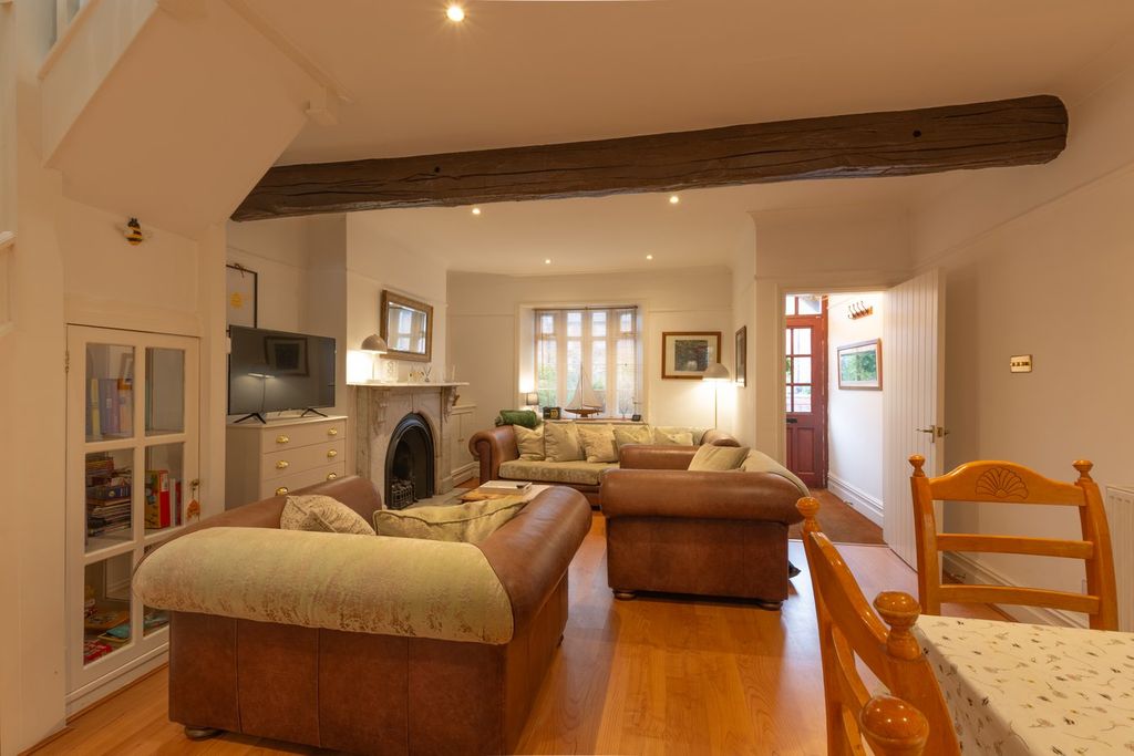 Property photo 2 of 19