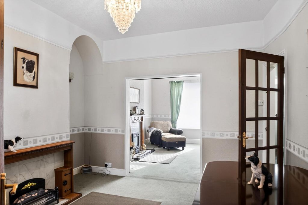 Property photo 3 of 20 90Theavenue-27.Jpg