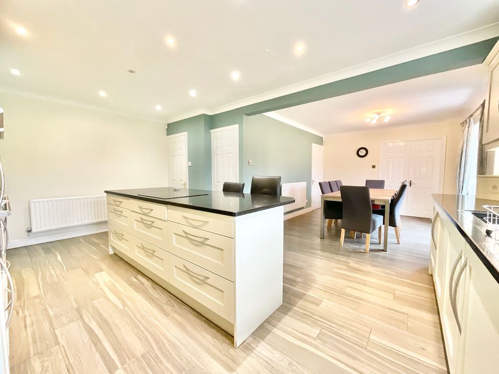 Property photo 3 of 32