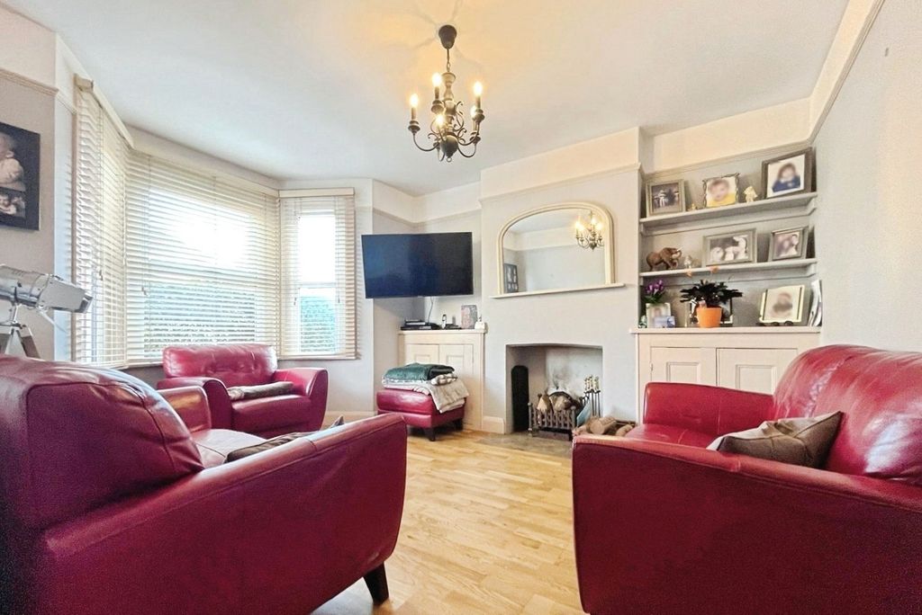 Property photo 3 of 13 Pbox-Img.Jpg