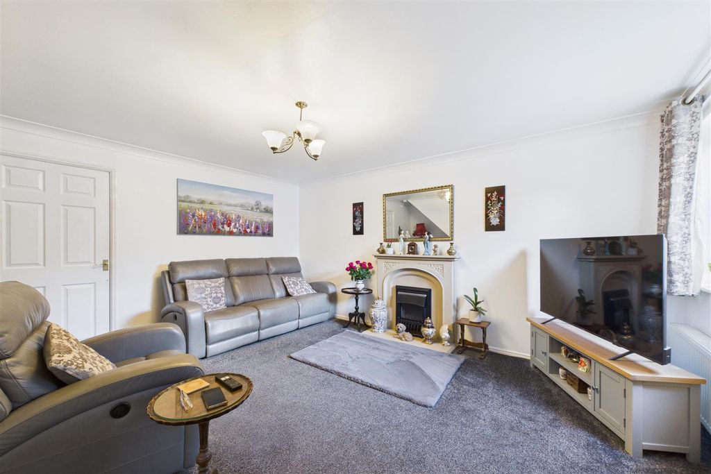 Property photo 2 of 14 Lounge