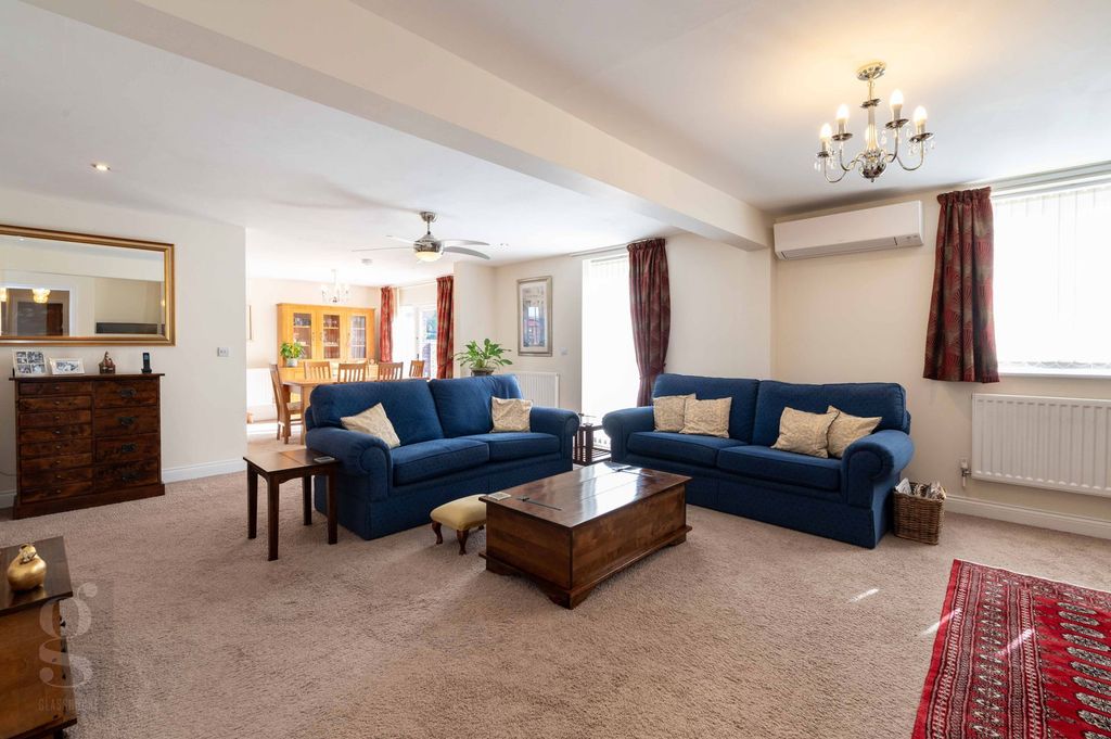 Property photo 3 of 49
