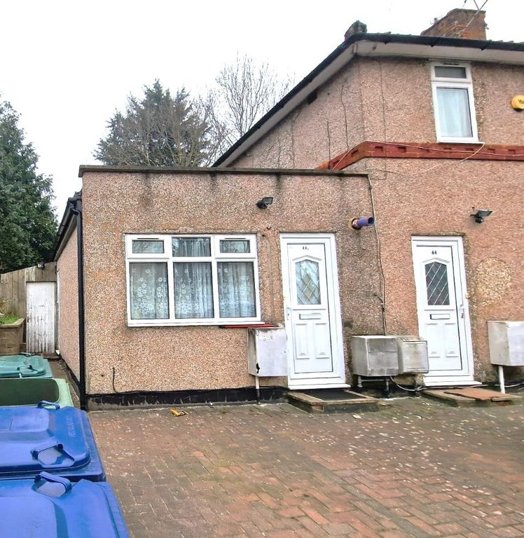 Property photo 1 of 4 Wenlock Road, Edgware, Ha8