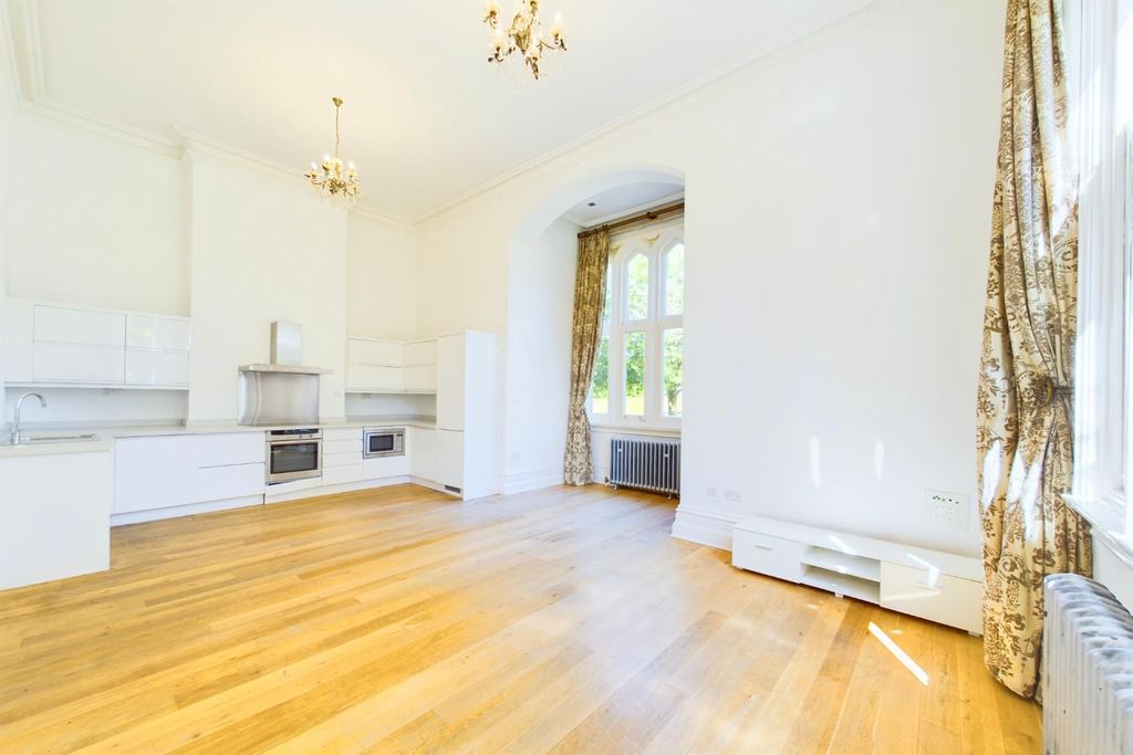 Property photo 1 of 14 Cam01632G0-Pr0129-Still007.Jpg