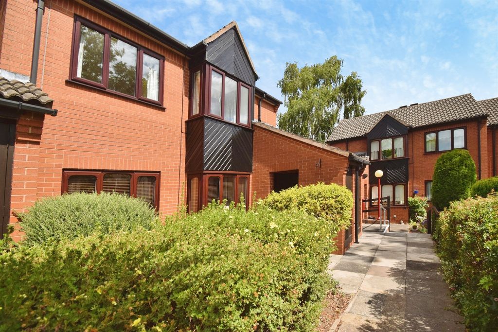 Property photo 2 of 23