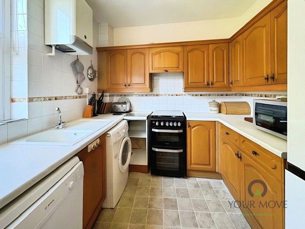 Property photo 2 of 10 Kitchen