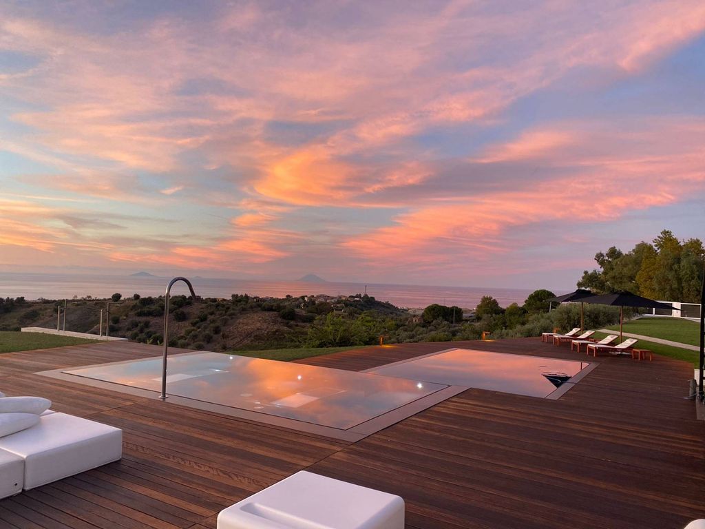 Property photo 1 of 30