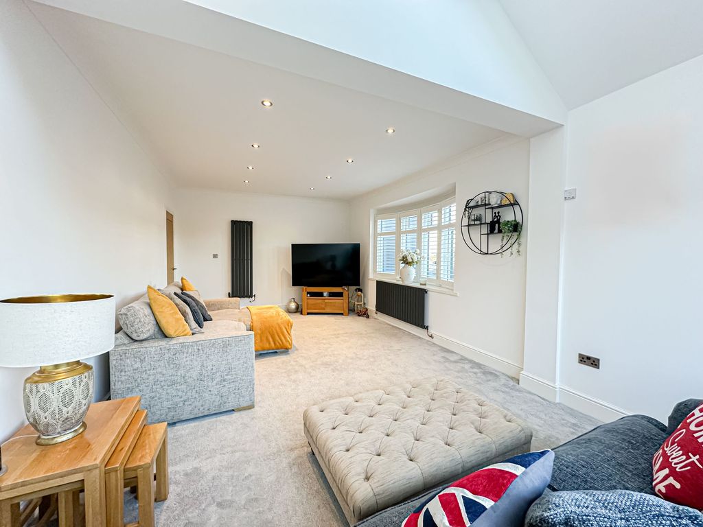 Property photo 3 of 33