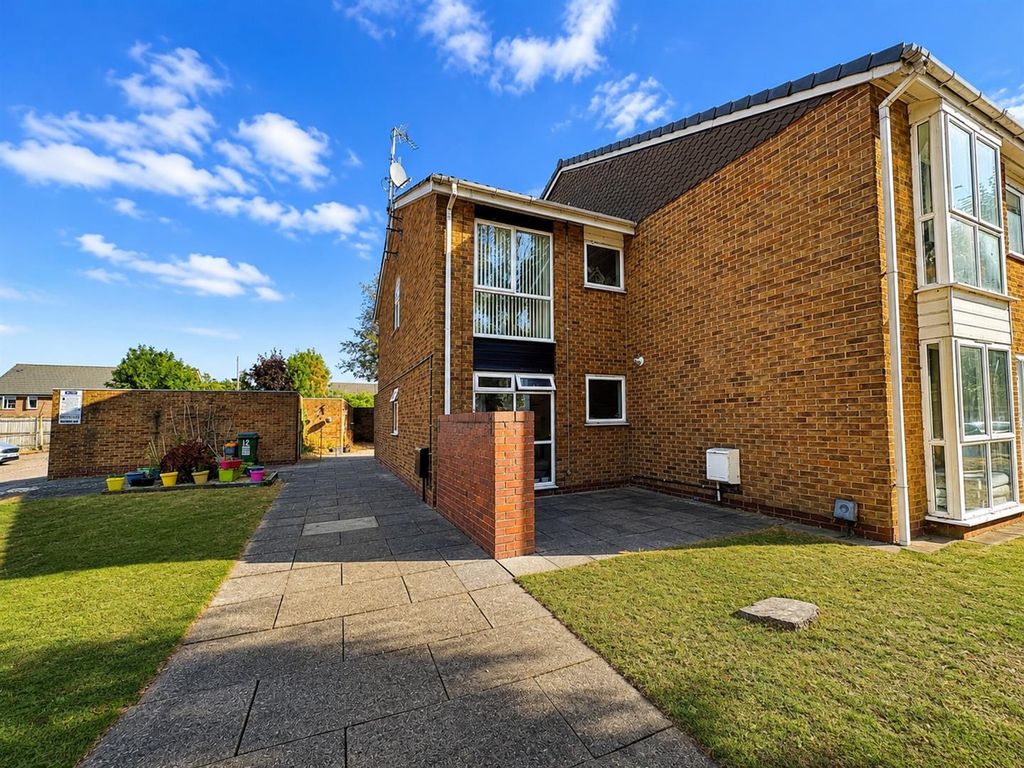 Property photo 1 of 12