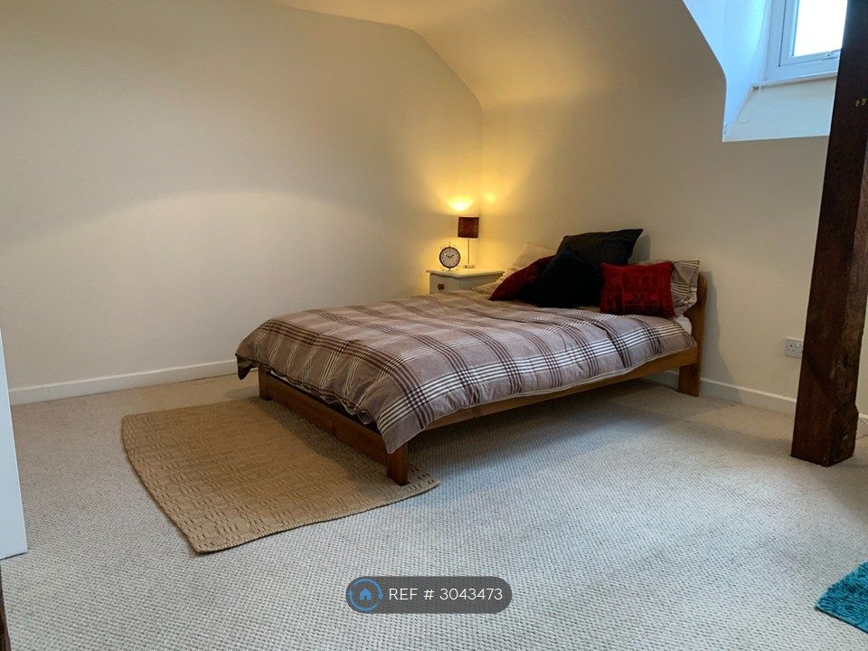 Property photo 1 of 9 Spacious Ensuite Double Bedroom
