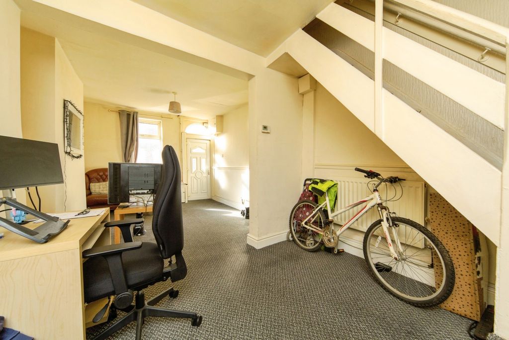 Property photo 3 of 18 Pbox-Img.Jpg