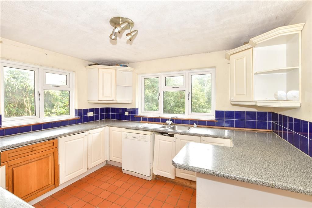 Property photo 3 of 9 Kitchen