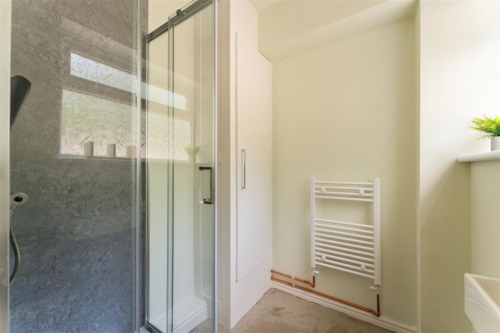 Property photo 2 of 11 6 Nelson Road-20.Jpg