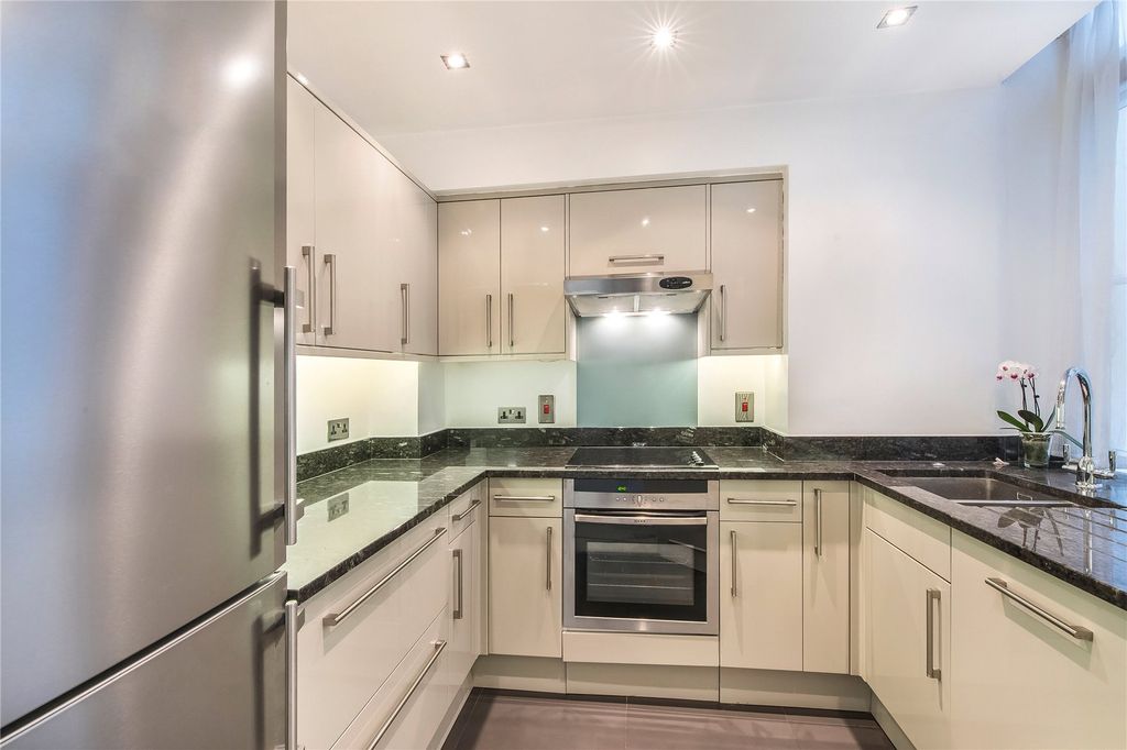 Property photo 2 of 9 Kitchen
