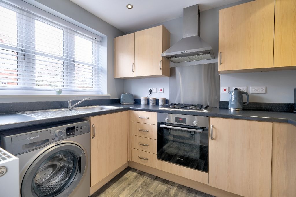 Property photo 3 of 17 Kitchen