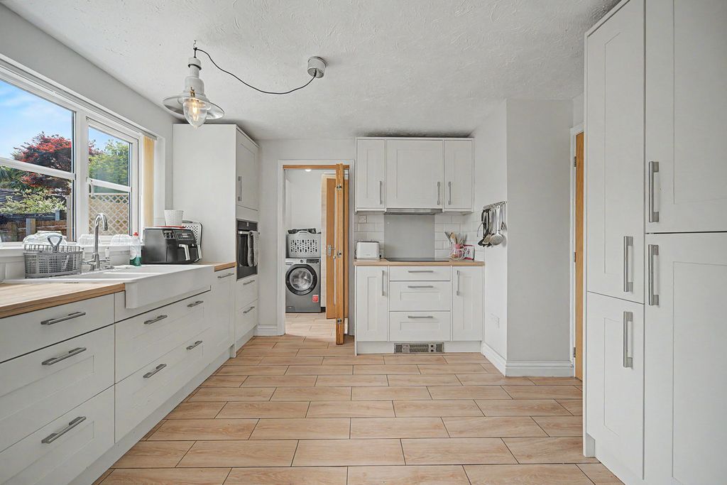 Property photo 3 of 32