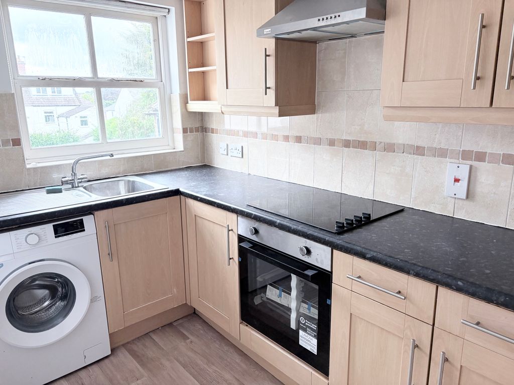 Property photo 3 of 5 Kitchen