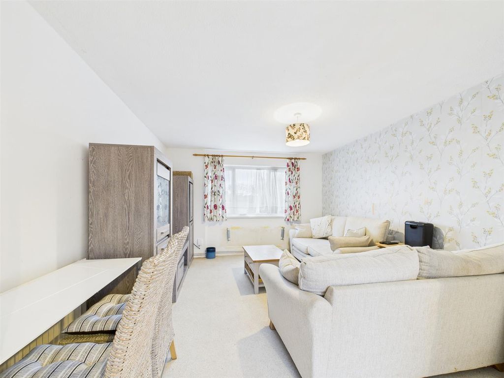 Property photo 3 of 8 Cam02435G0-Pr0133-Still003.Jpg