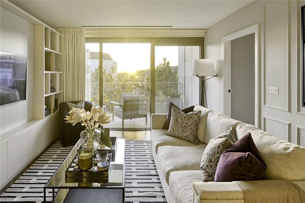 Property photo 1 of 15 Living